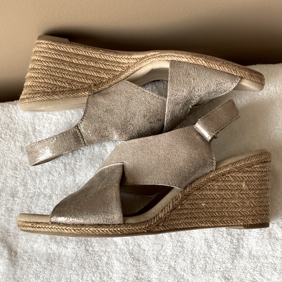 NWOB - Clark’s sling back wedge. Size 9. - Picture 7 of 14